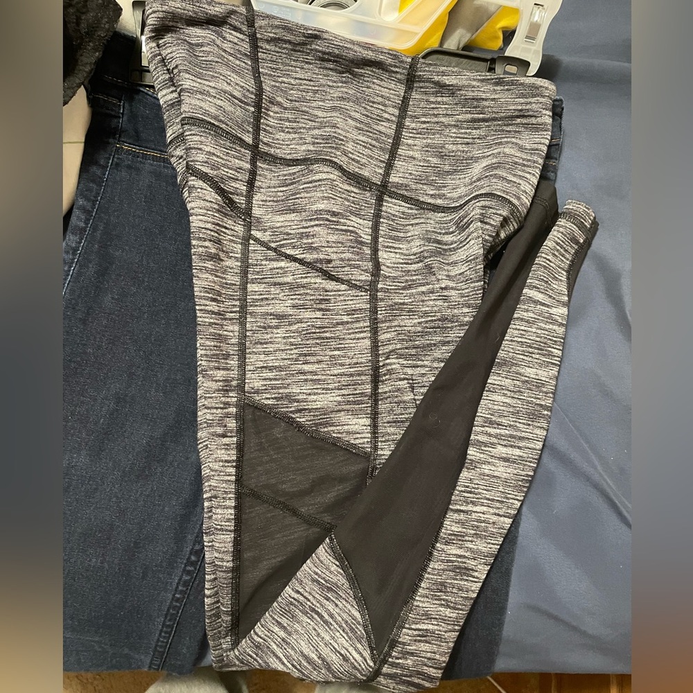 Knockout by Victoria’s Secret Workout Leggings with 2 side leg pockets - Picture 6 of 7
